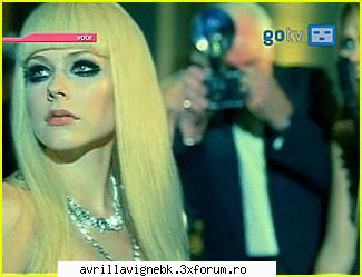 avril cu peruca - saya - Poze